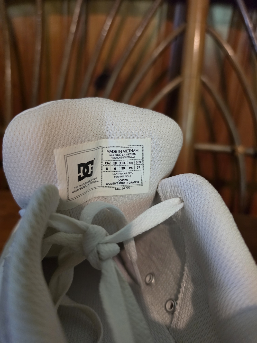 DC Womens' White Low-Top Sneakers with Glitter Logo - Picture 11 of 16